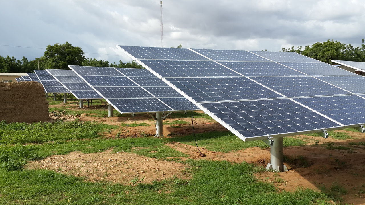 Aplicação de caixa combinadora AC na indústria fotovoltaica distribuída