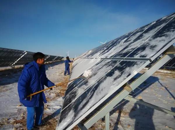 Como fazer a manutenção dos sistemas de geração de energia fotovoltaica no inverno?